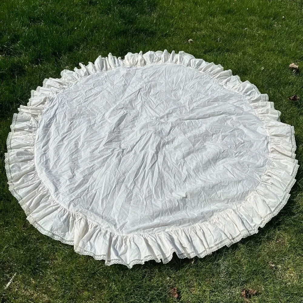 VTG Ruffled Lace Round Tablecloth Cottagecore Farmhouse Romantic Cottage Chic